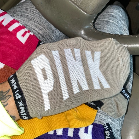 5 pairs of pink socks - Picture 3 of 5